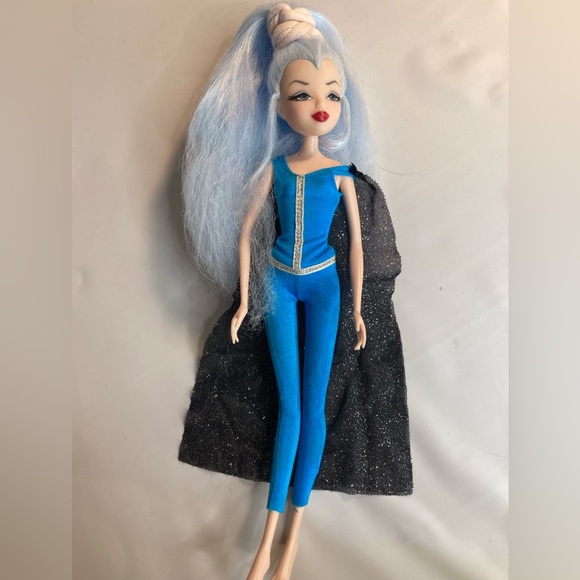 Winx Club Bloom Puppe - Fee Mit Glitzerflügeln & Gelenken Für Magische Abenteuer